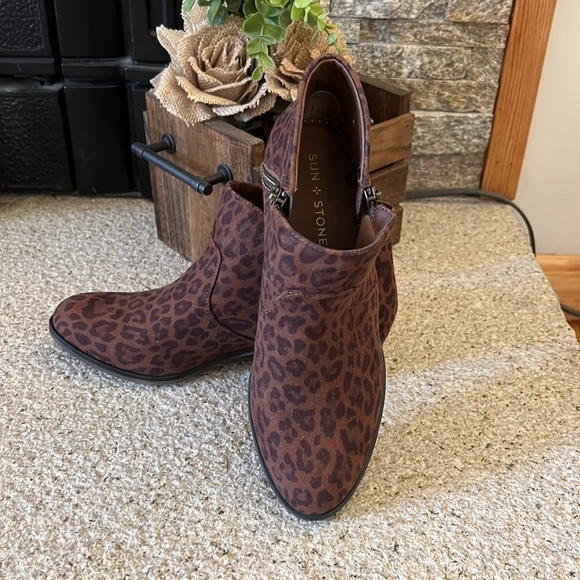 Sun‎ and Stone Animal Print Booties Size 6 🐆 EUC - Picture 2 of 5